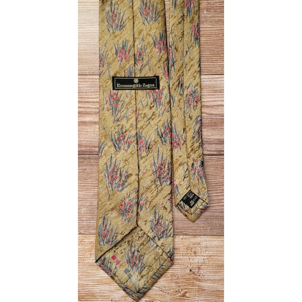 Ermenegildo Zegna Mens Necktie 100% Silk Gold Abstract 60in x 3.5in
